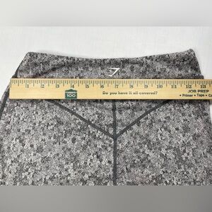 Gymshark Gray Patterned Leggings M